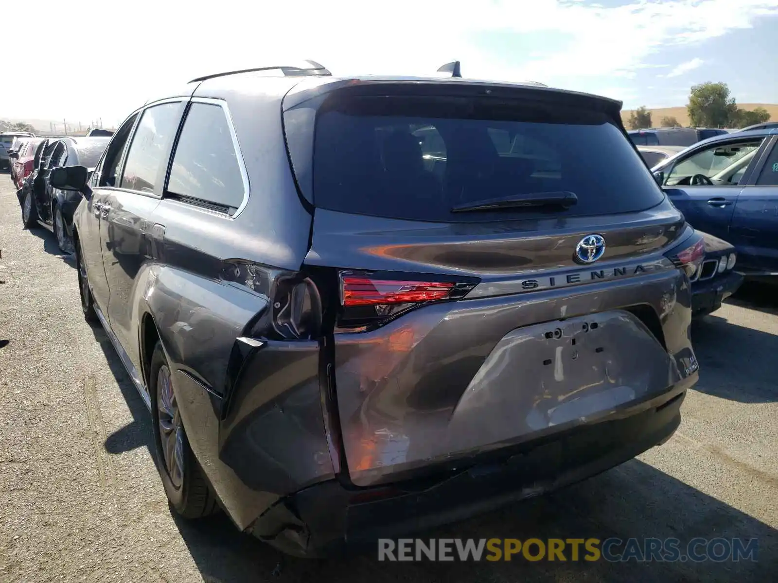 3 Photograph of a damaged car 5TDBRKEC8MS039760 TOYOTA SIENNA 2021