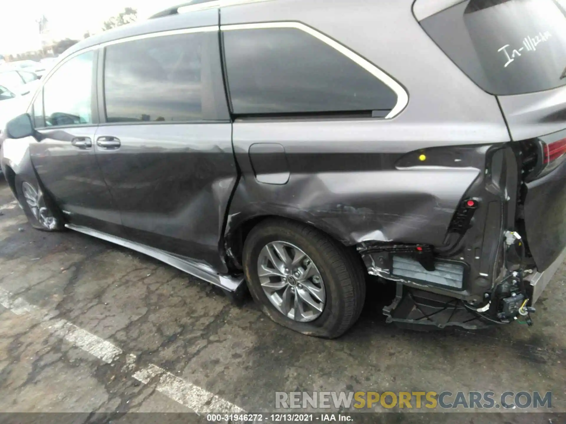 6 Photograph of a damaged car 5TDBRKECXMS034351 TOYOTA SIENNA 2021