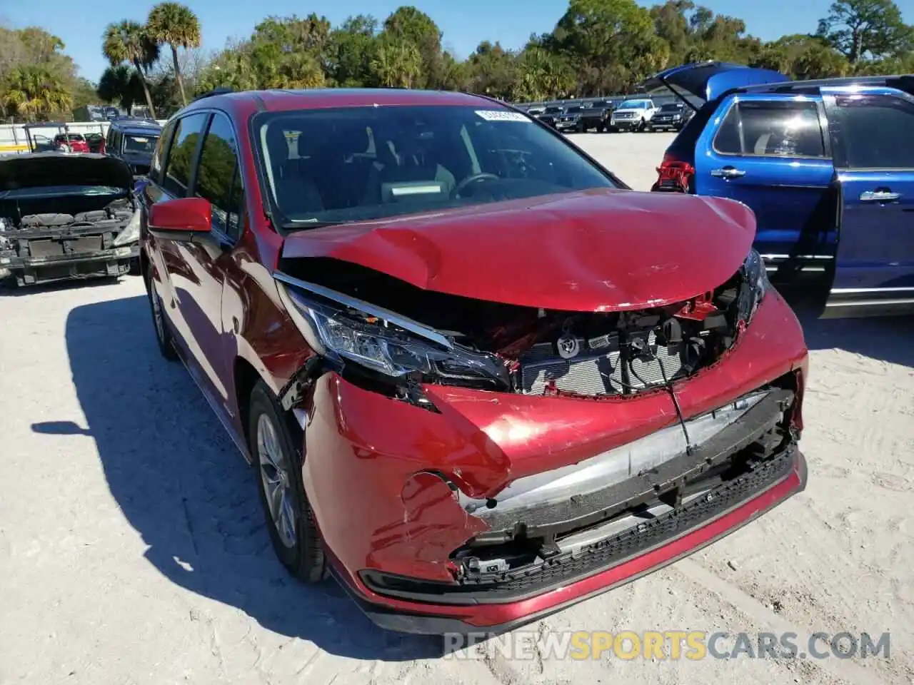 1 Photograph of a damaged car 5TDBSKFC7MS023391 TOYOTA SIENNA 2021