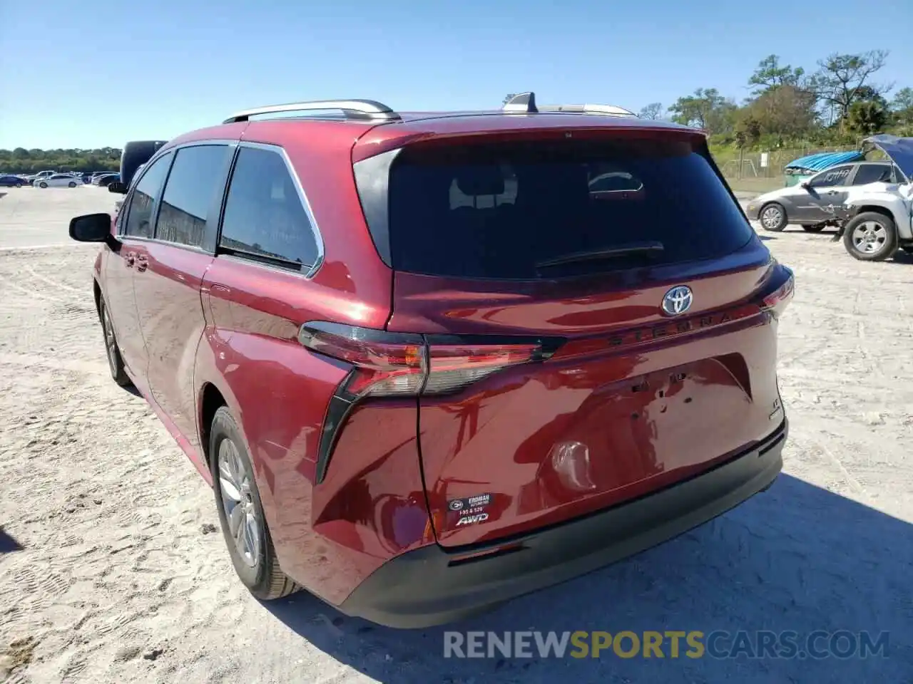 3 Photograph of a damaged car 5TDBSKFC7MS023391 TOYOTA SIENNA 2021