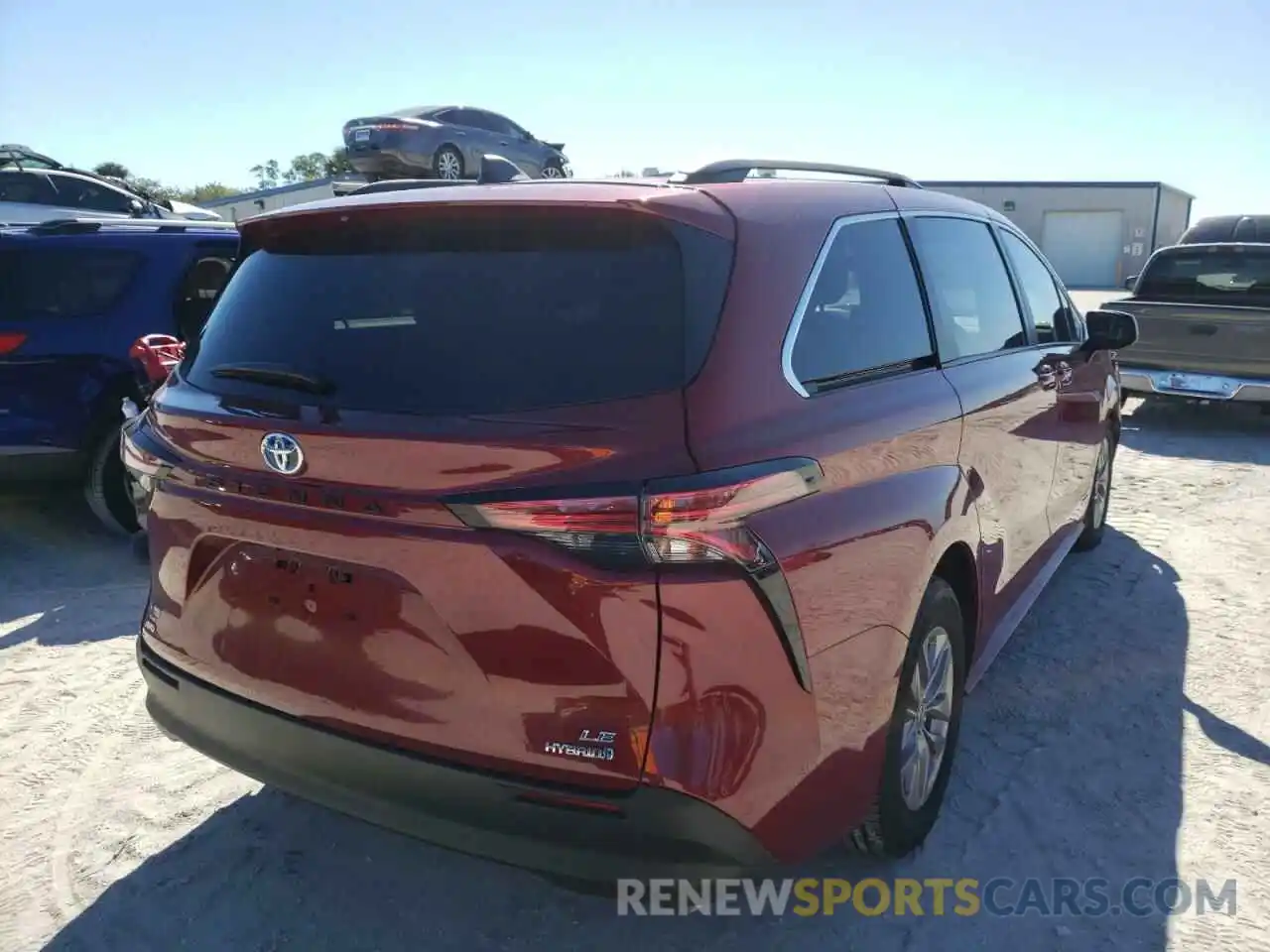 4 Photograph of a damaged car 5TDBSKFC7MS023391 TOYOTA SIENNA 2021