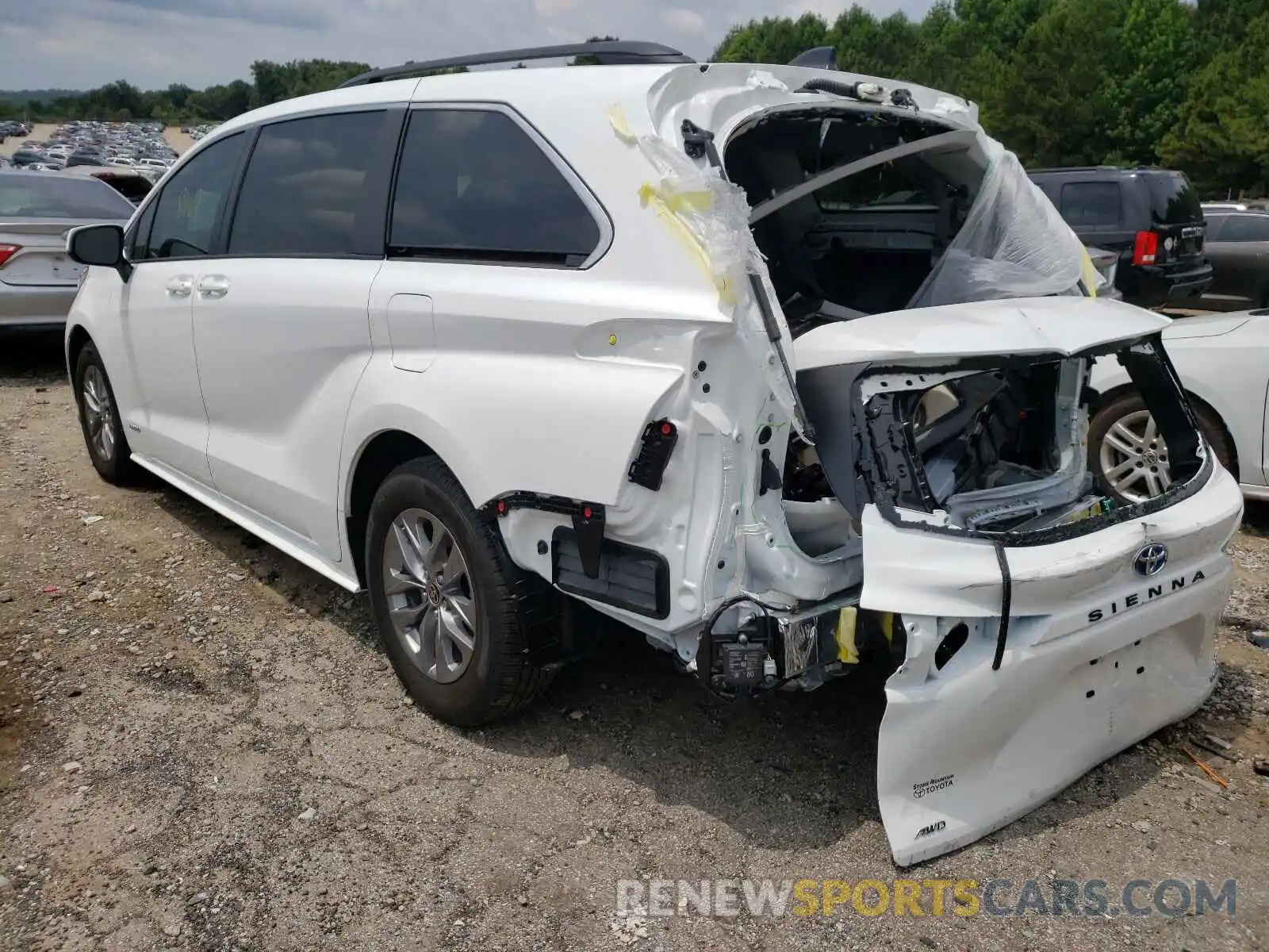 3 Photograph of a damaged car 5TDBSKFC8MS020449 TOYOTA SIENNA 2021