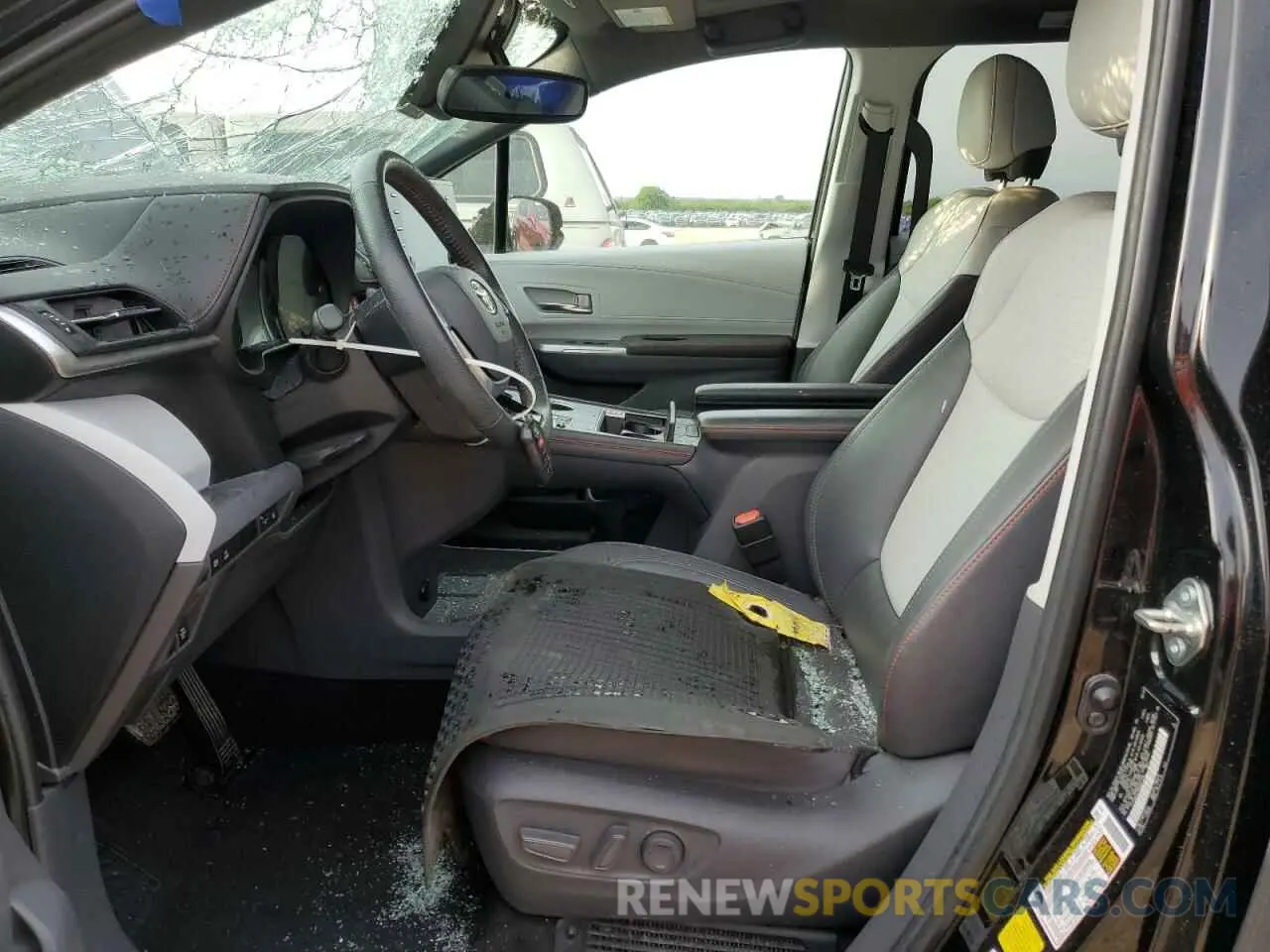 7 Photograph of a damaged car 5TDDRKEC0MS002338 TOYOTA SIENNA 2021