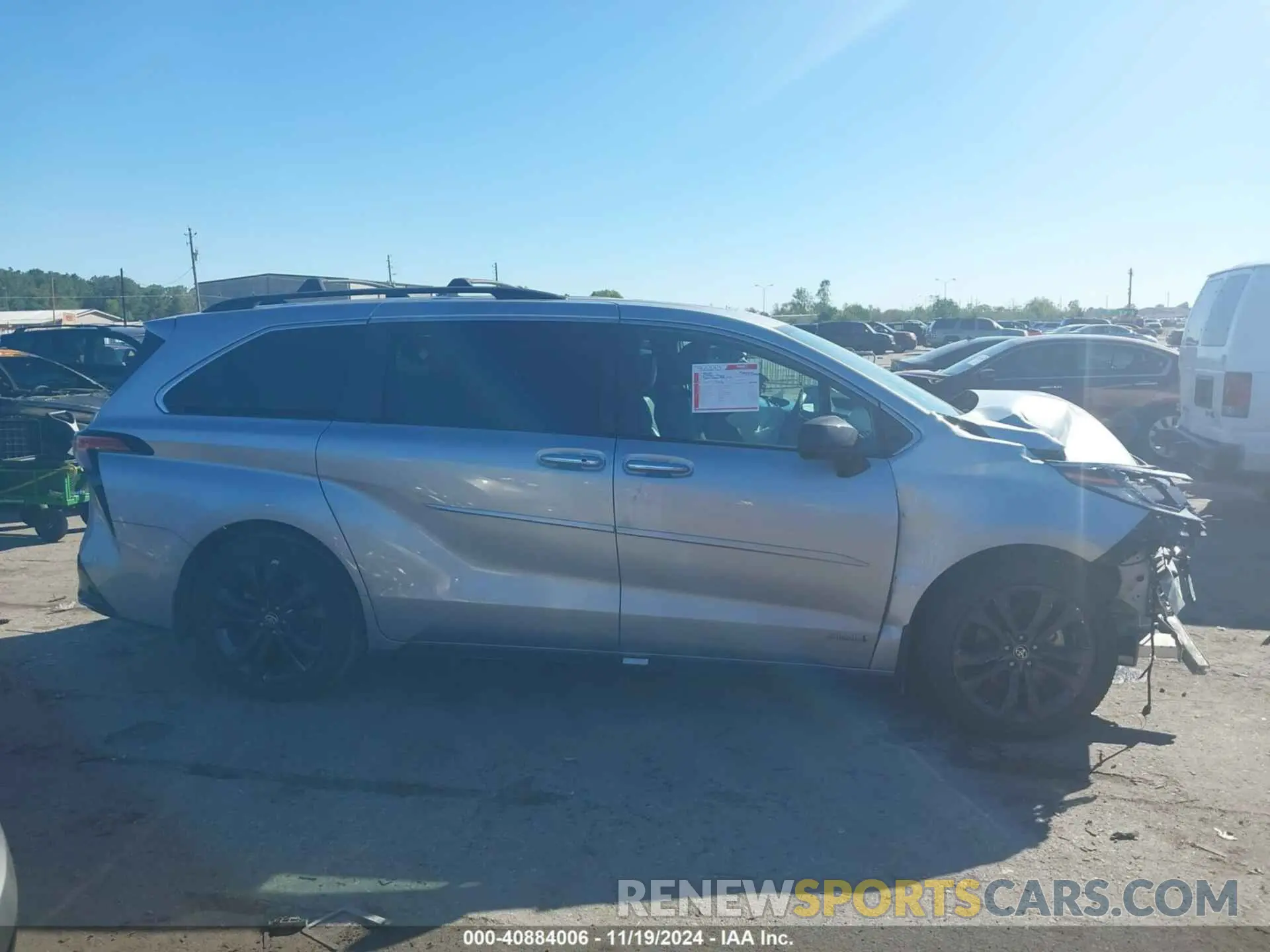 13 Photograph of a damaged car 5TDDRKEC4MS050568 TOYOTA SIENNA 2021