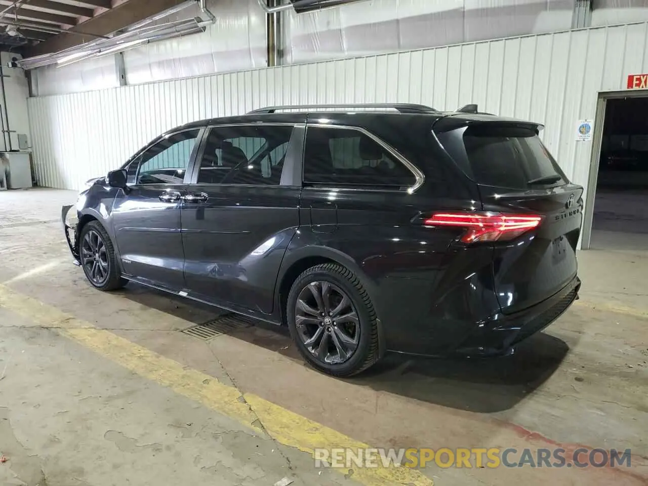 2 Photograph of a damaged car 5TDDRKEC5MS029633 TOYOTA SIENNA 2021