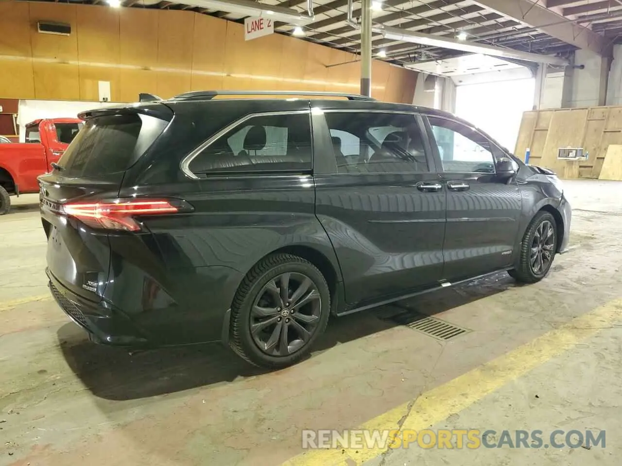 3 Photograph of a damaged car 5TDDRKEC5MS029633 TOYOTA SIENNA 2021