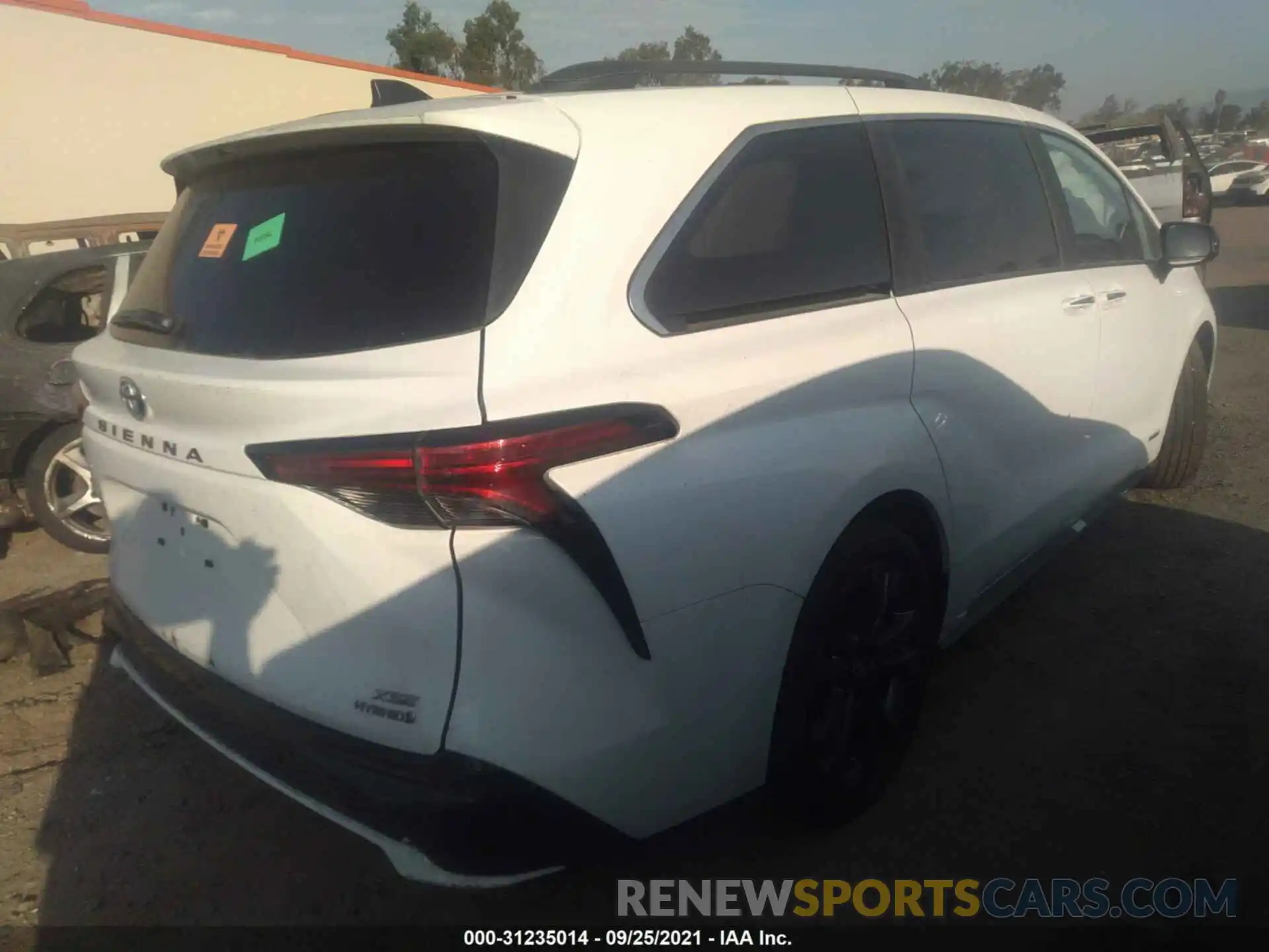 4 Photograph of a damaged car 5TDDRKEC7MS003888 TOYOTA SIENNA 2021