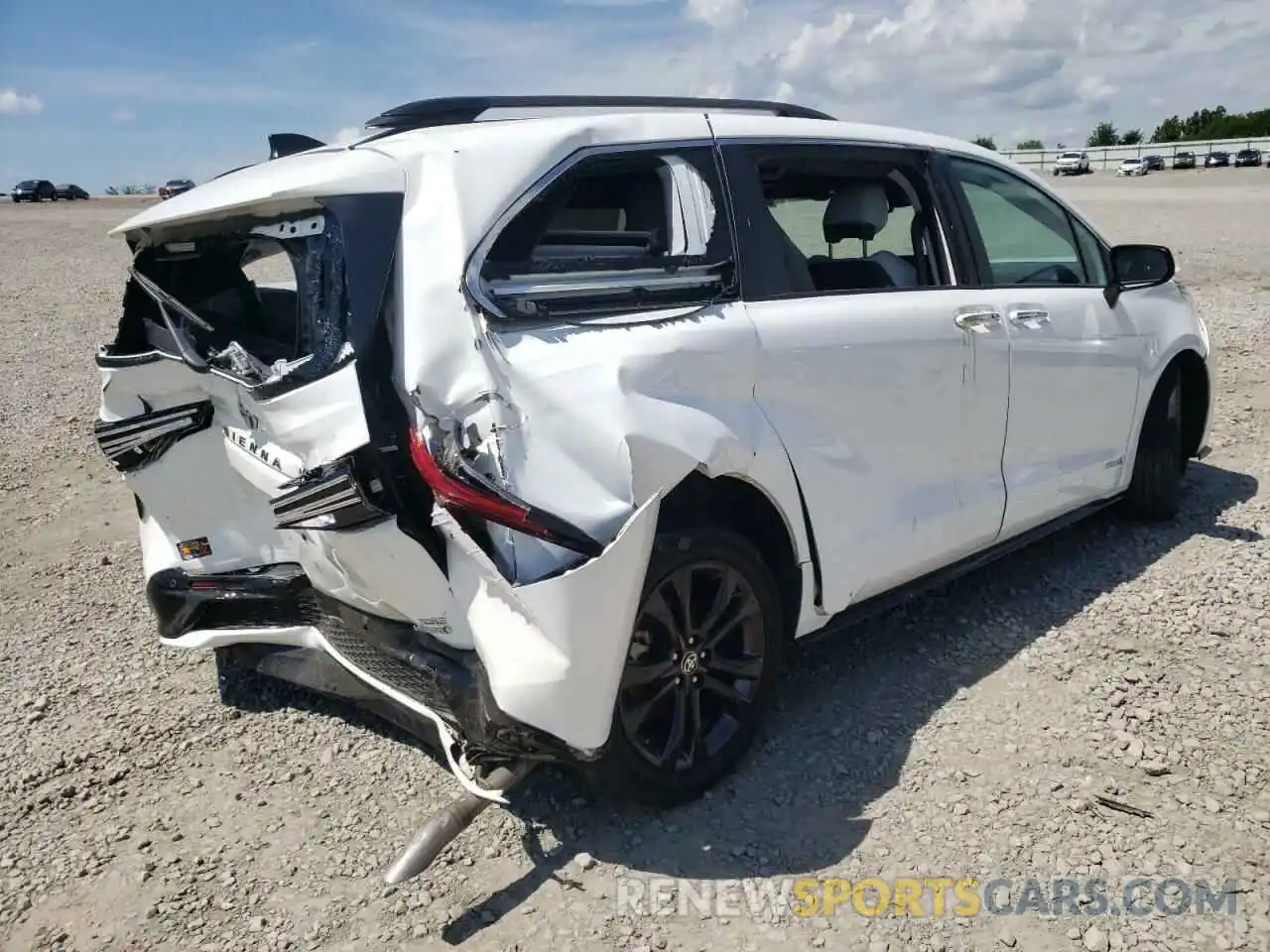 4 Photograph of a damaged car 5TDDRKEC7MS028404 TOYOTA SIENNA 2021