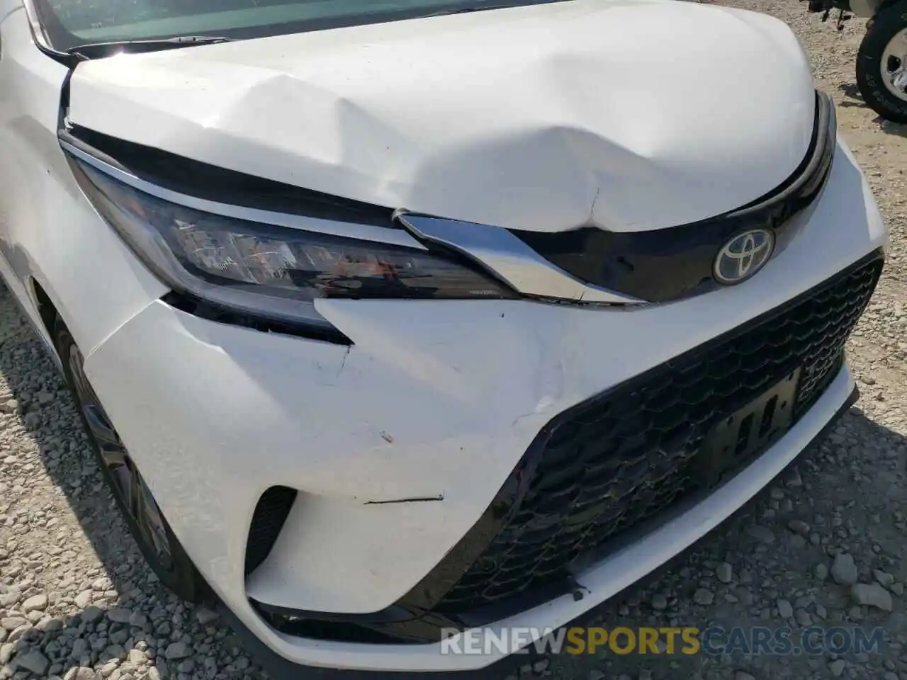 9 Photograph of a damaged car 5TDDRKEC7MS028404 TOYOTA SIENNA 2021