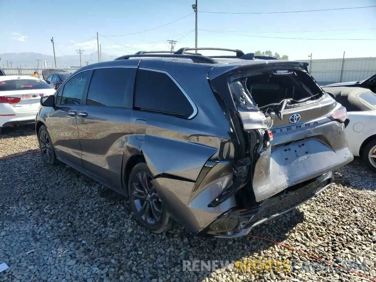 3 Photograph of a damaged car 5TDDRKEC7MS038477 TOYOTA SIENNA 2021