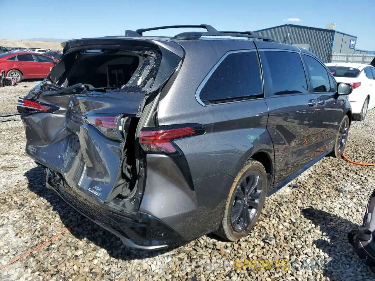 4 Photograph of a damaged car 5TDDRKEC7MS038477 TOYOTA SIENNA 2021