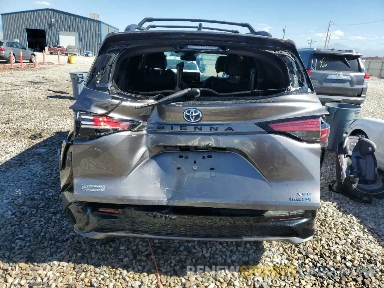 9 Photograph of a damaged car 5TDDRKEC7MS038477 TOYOTA SIENNA 2021