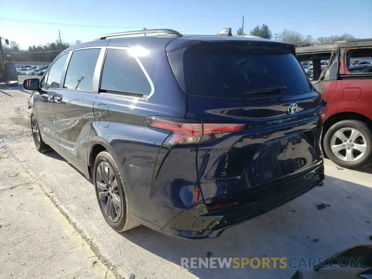 3 Photograph of a damaged car 5TDDRKEC8MS002877 TOYOTA SIENNA 2021