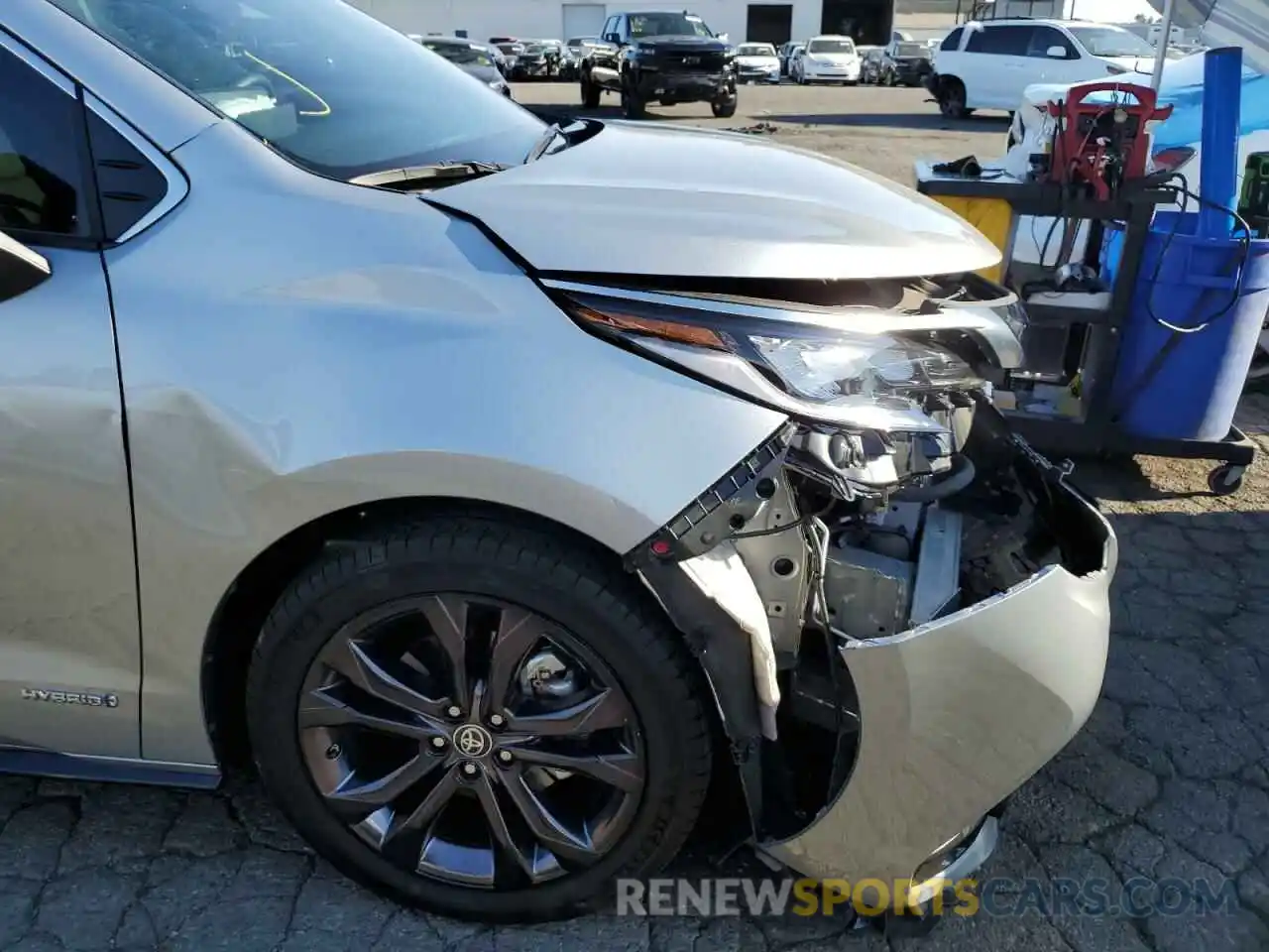 9 Photograph of a damaged car 5TDDRKEC8MS055384 TOYOTA SIENNA 2021