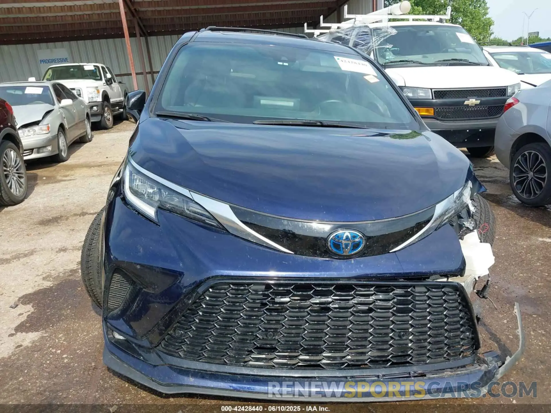 12 Photograph of a damaged car 5TDDRKEC9MS045558 TOYOTA SIENNA 2021