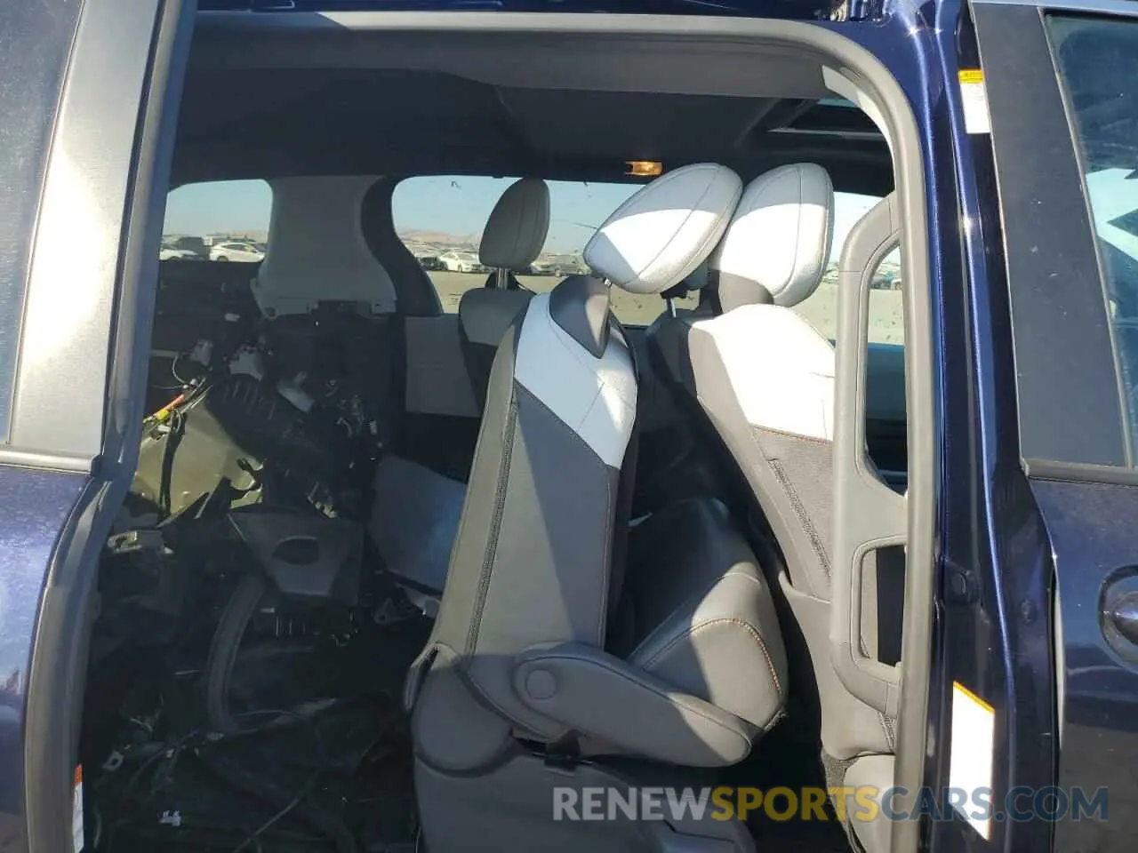 11 Photograph of a damaged car 5TDDSKFC2MS030872 TOYOTA SIENNA 2021