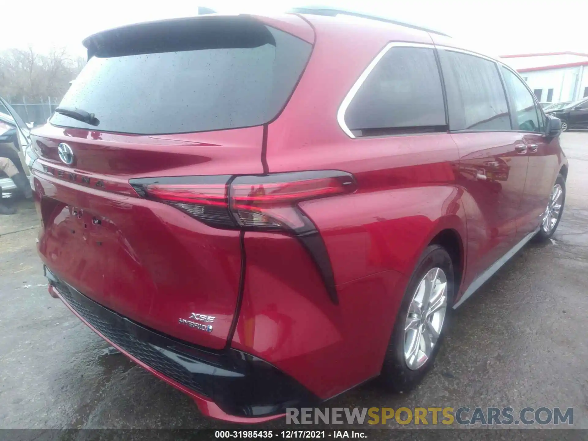 4 Photograph of a damaged car 5TDDSKFC5MS025097 TOYOTA SIENNA 2021