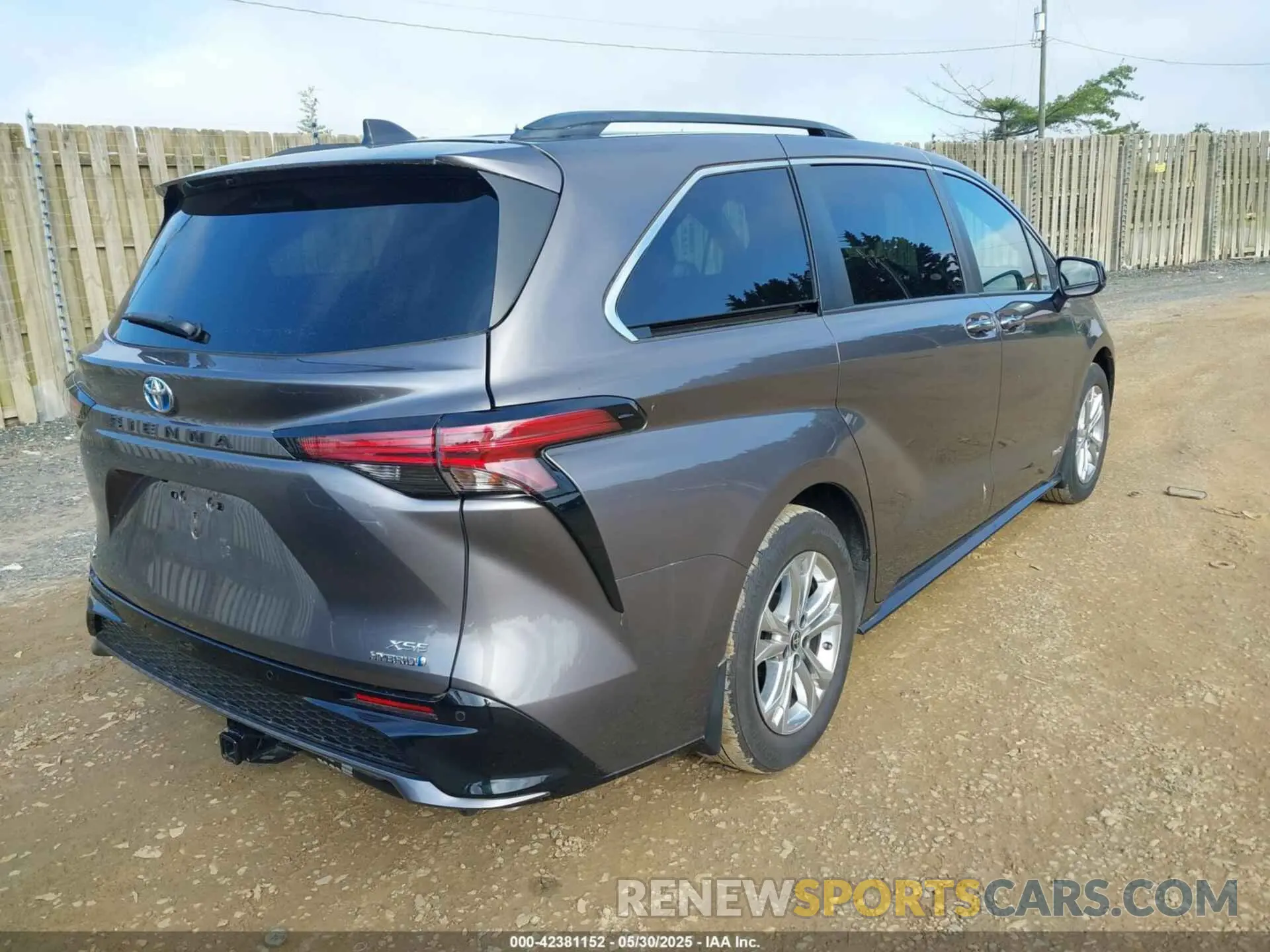 4 Photograph of a damaged car 5TDDSKFC7MS016370 TOYOTA SIENNA 2021