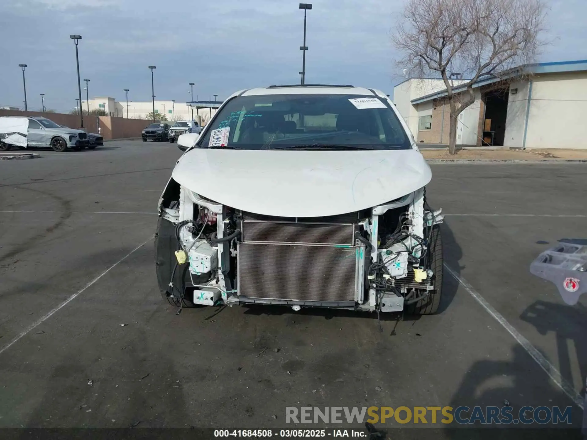 13 Photograph of a damaged car 5TDERKEC0MS009522 TOYOTA SIENNA 2021
