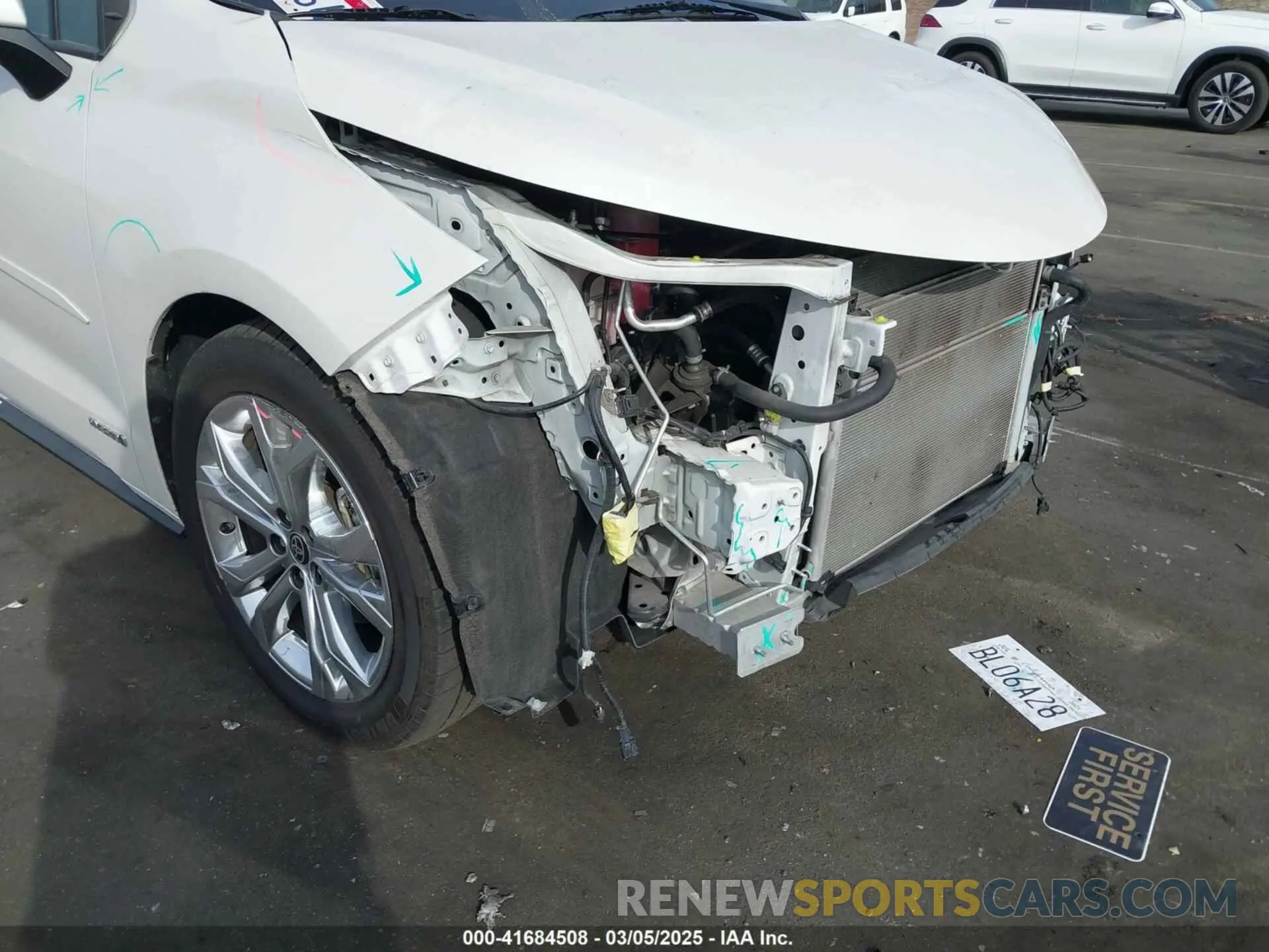 19 Photograph of a damaged car 5TDERKEC0MS009522 TOYOTA SIENNA 2021