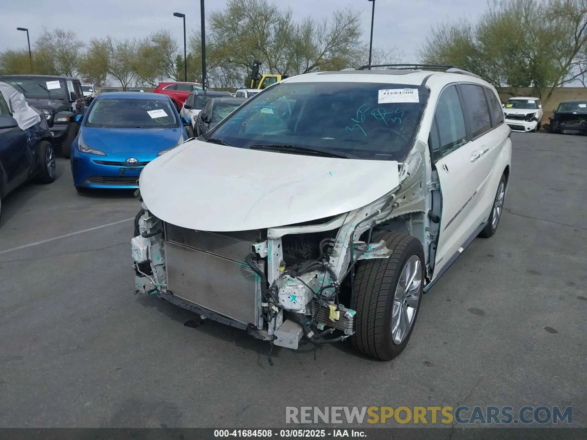 2 Photograph of a damaged car 5TDERKEC0MS009522 TOYOTA SIENNA 2021