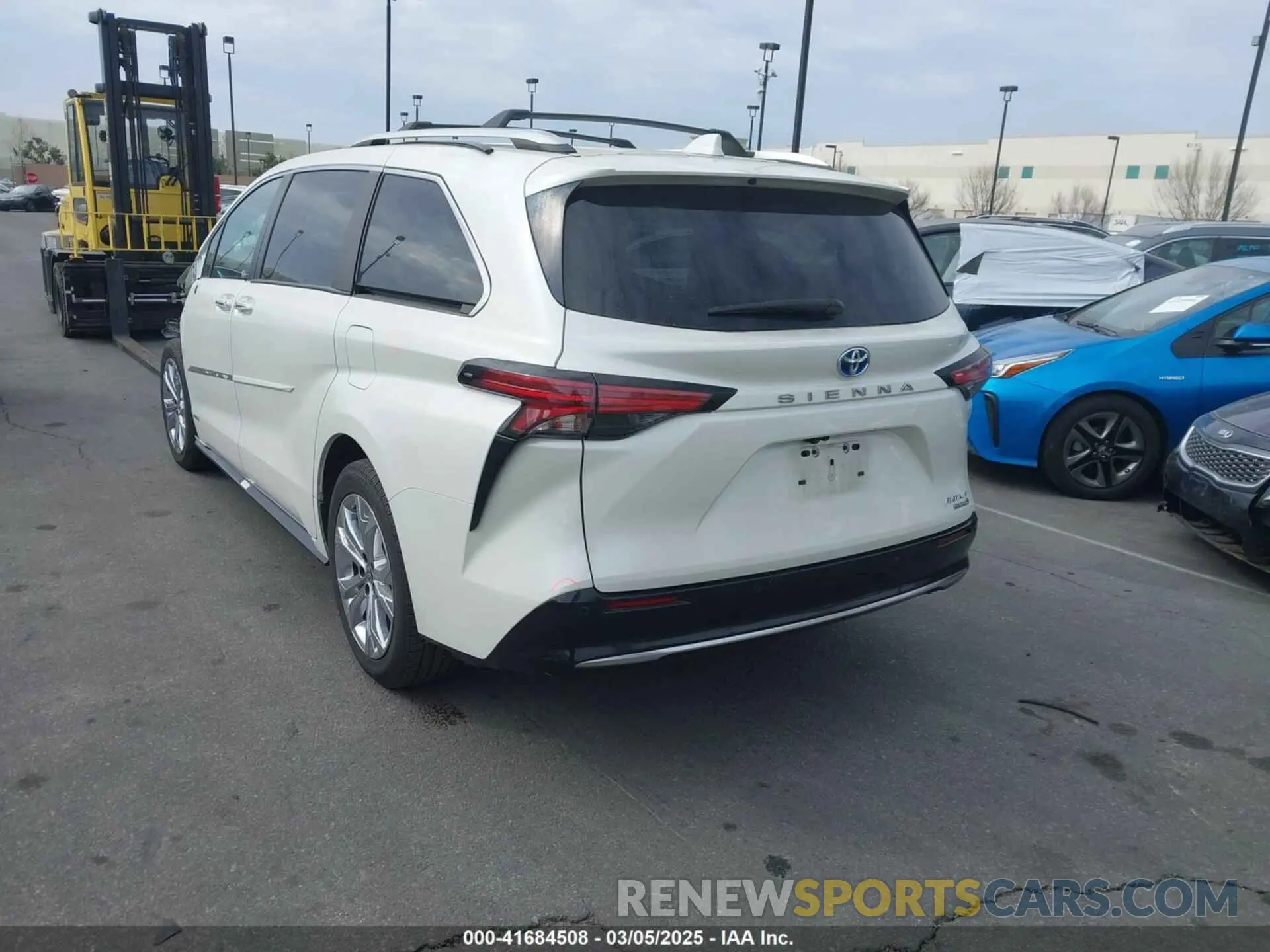3 Photograph of a damaged car 5TDERKEC0MS009522 TOYOTA SIENNA 2021