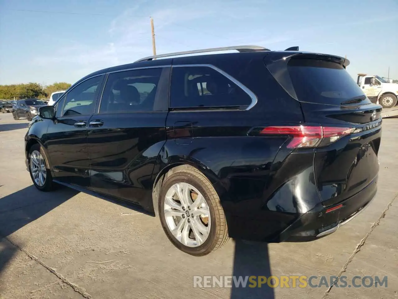 2 Photograph of a damaged car 5TDERKEC0MS026241 TOYOTA SIENNA 2021