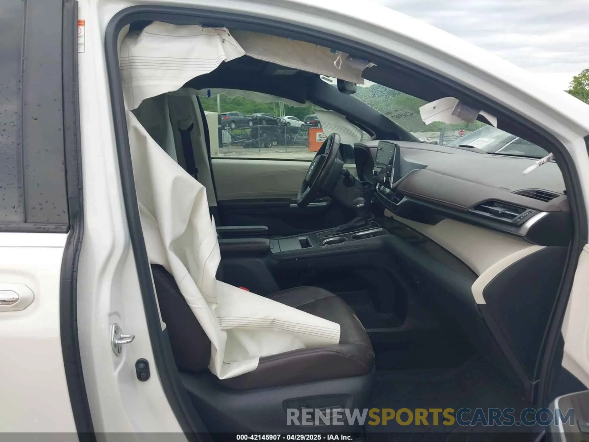5 Photograph of a damaged car 5TDERKEC9MS022771 TOYOTA SIENNA 2021