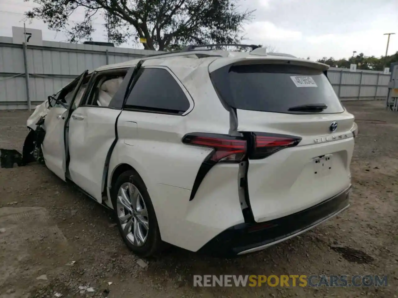 3 Photograph of a damaged car 5TDERKECXMS055214 TOYOTA SIENNA 2021