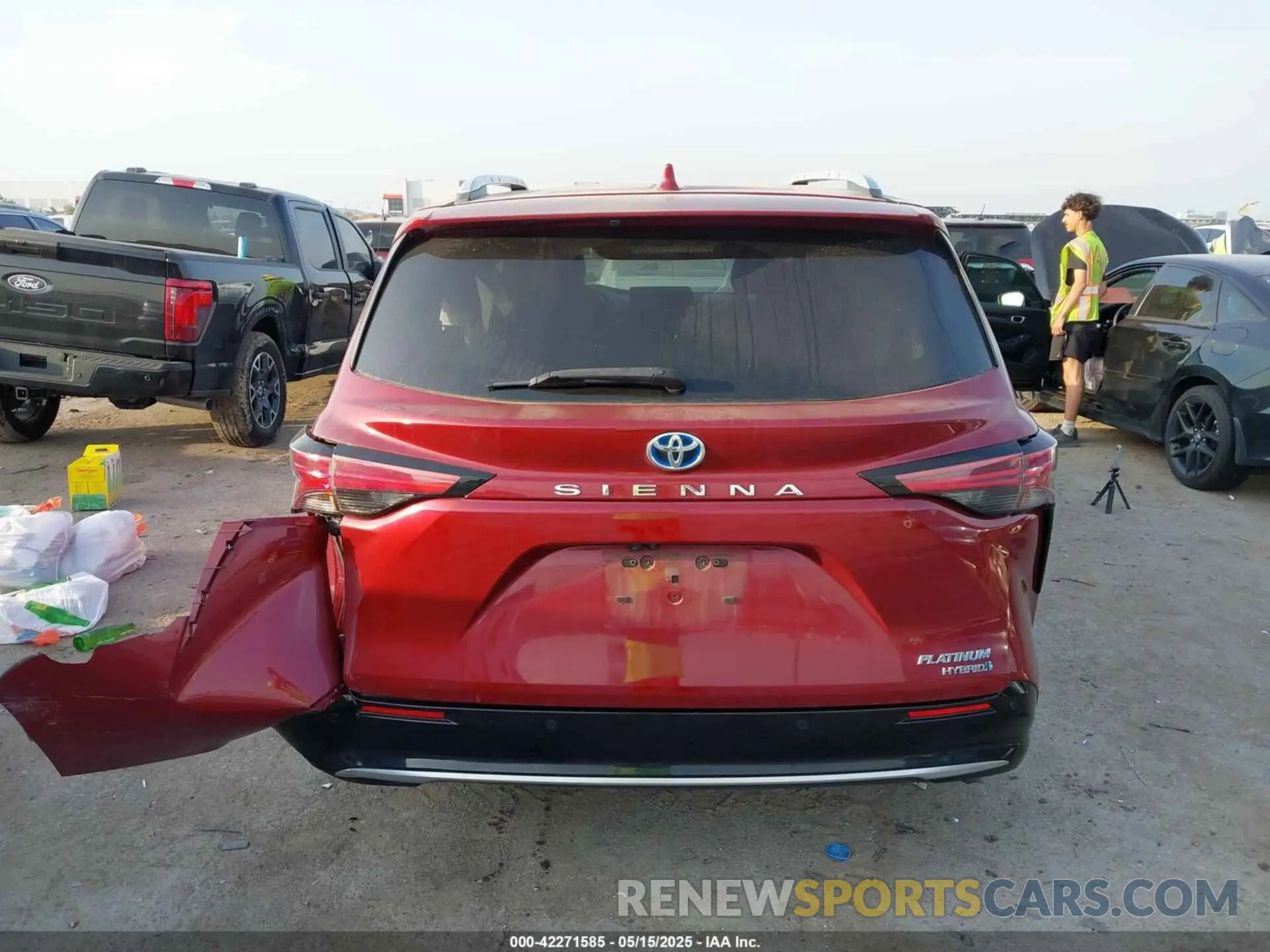 15 Photograph of a damaged car 5TDERKECXMS056234 TOYOTA SIENNA 2021