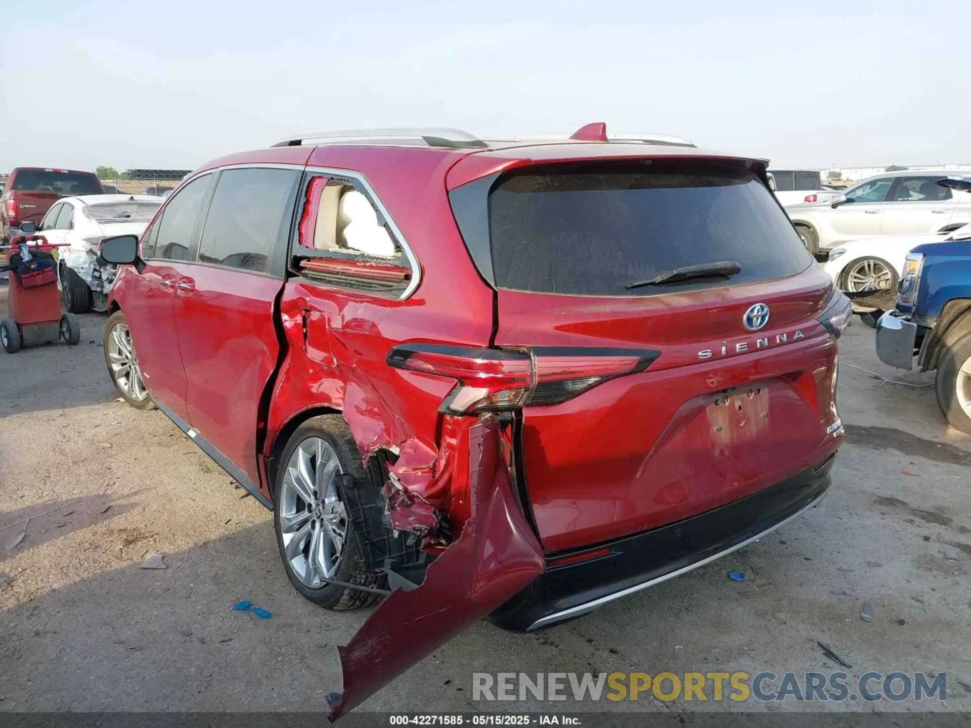 3 Photograph of a damaged car 5TDERKECXMS056234 TOYOTA SIENNA 2021