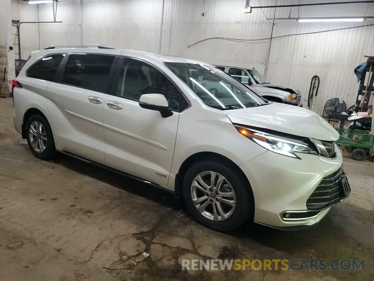 4 Photograph of a damaged car 5TDESKFC0MS026226 TOYOTA SIENNA 2021