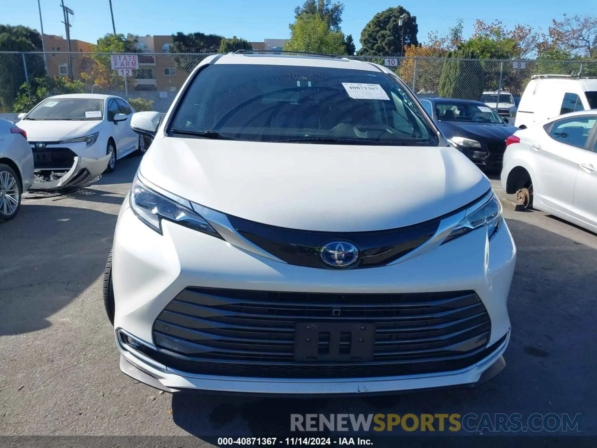 12 Photograph of a damaged car 5TDESKFC6MS013142 TOYOTA SIENNA 2021