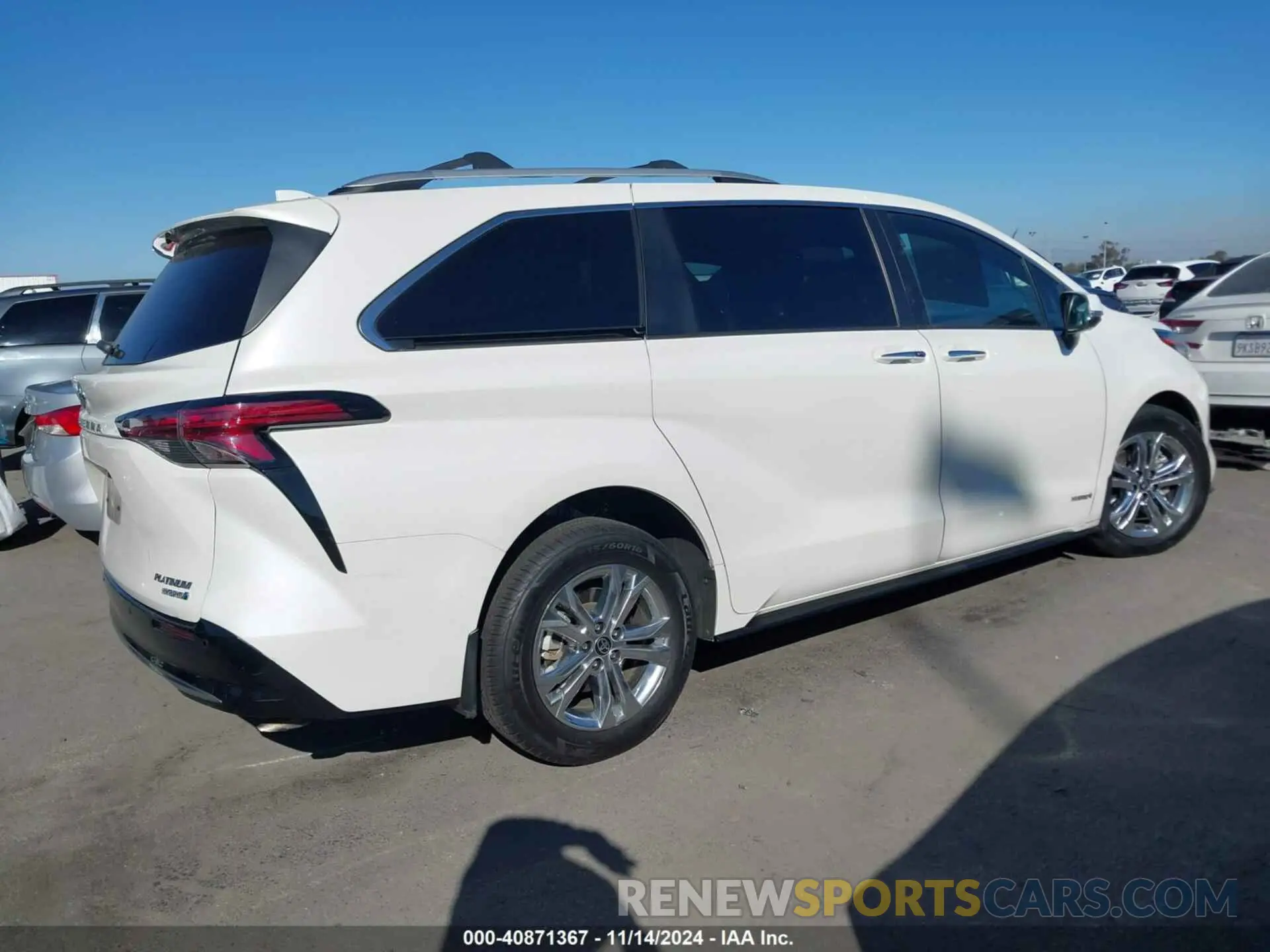 13 Photograph of a damaged car 5TDESKFC6MS013142 TOYOTA SIENNA 2021