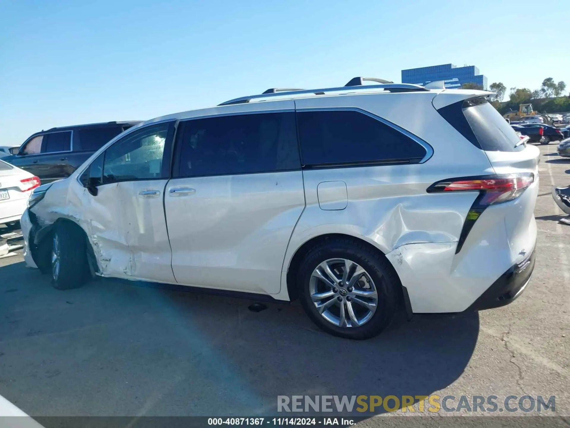 14 Photograph of a damaged car 5TDESKFC6MS013142 TOYOTA SIENNA 2021