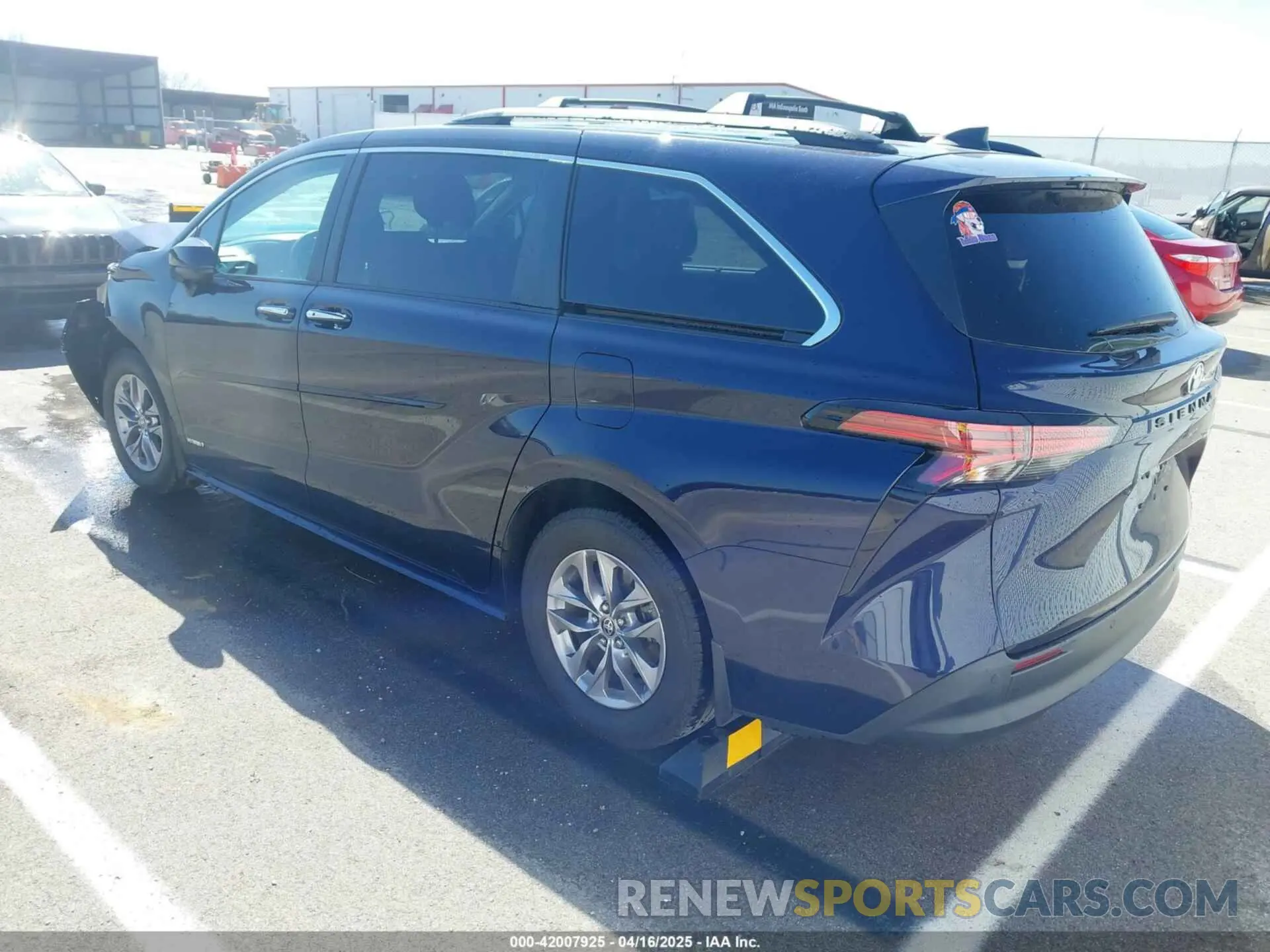 3 Photograph of a damaged car 5TDJRKEC2MS023873 TOYOTA SIENNA 2021