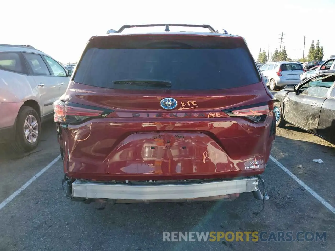 6 Photograph of a damaged car 5TDJRKEC2MS030869 TOYOTA SIENNA 2021