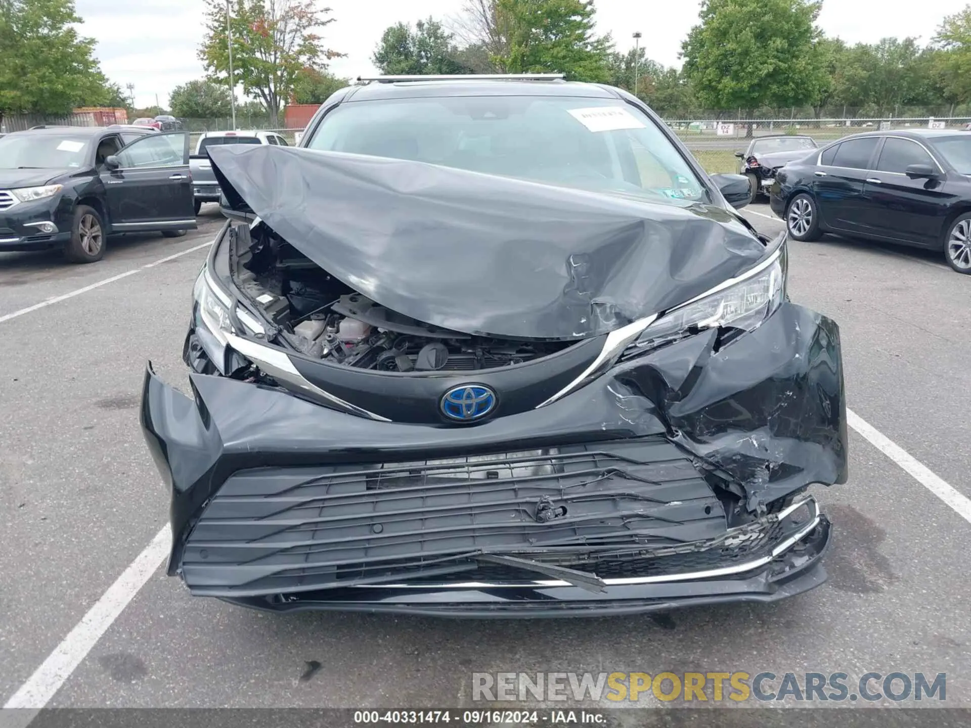 12 Photograph of a damaged car 5TDJRKEC3MS017287 TOYOTA SIENNA 2021