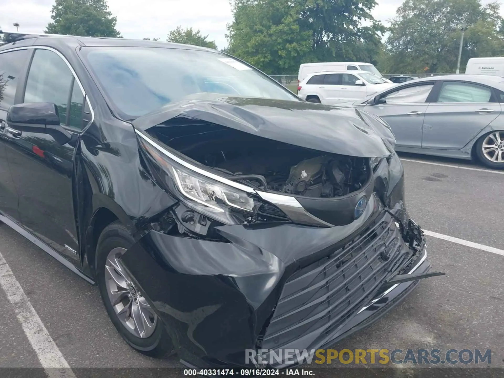 17 Photograph of a damaged car 5TDJRKEC3MS017287 TOYOTA SIENNA 2021