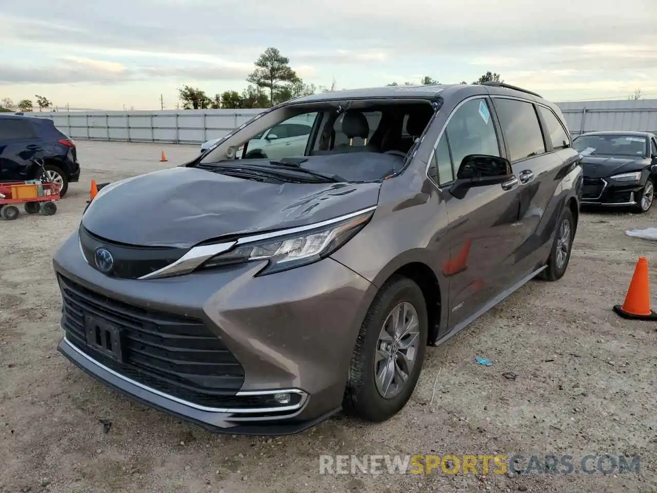 1 Photograph of a damaged car 5TDJRKEC4MS003933 TOYOTA SIENNA 2021