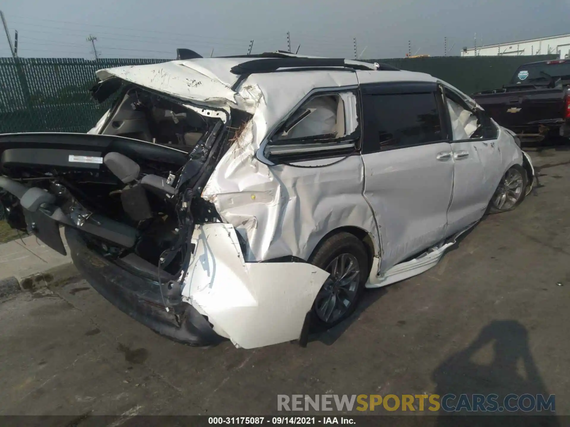 4 Photograph of a damaged car 5TDJRKEC4MS009098 TOYOTA SIENNA 2021