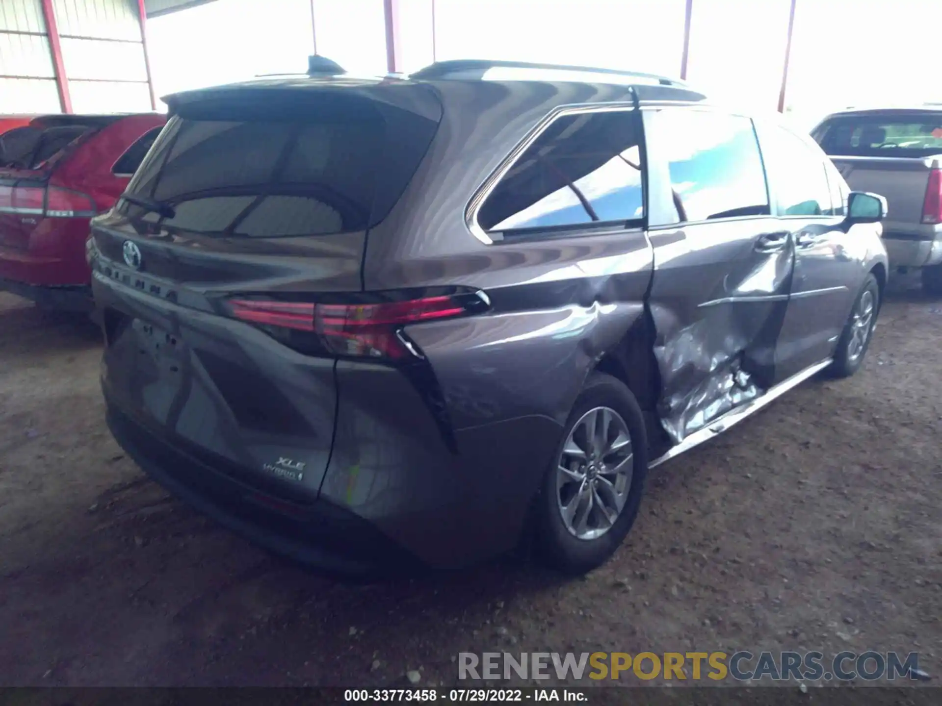 4 Photograph of a damaged car 5TDJRKEC5MS052753 TOYOTA SIENNA 2021