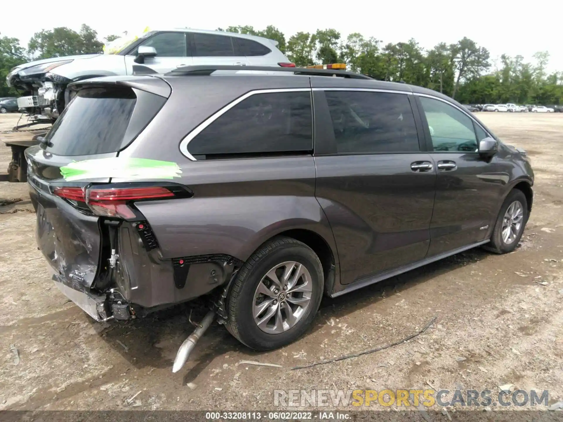 4 Photograph of a damaged car 5TDJRKEC6MS003271 TOYOTA SIENNA 2021