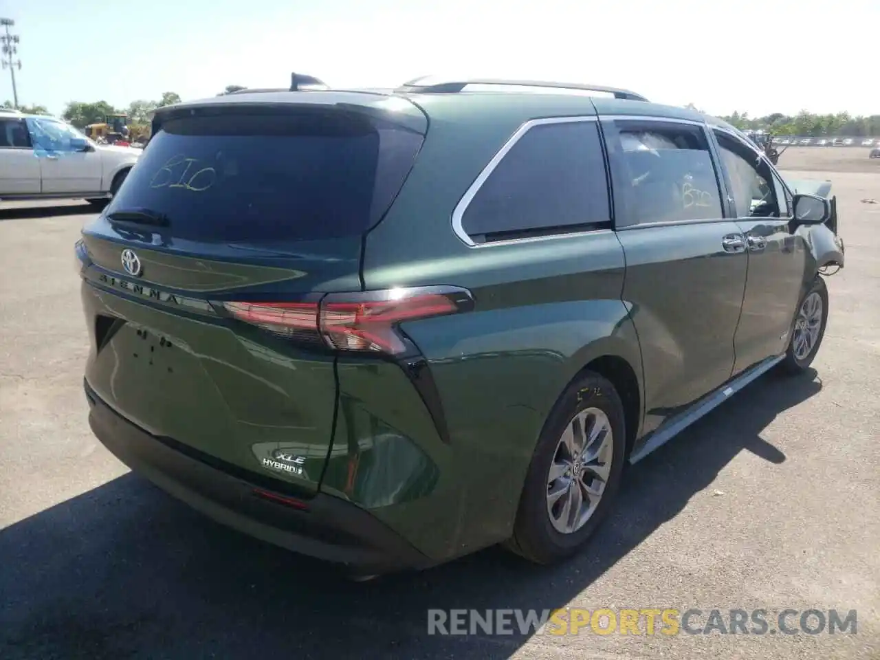 4 Photograph of a damaged car 5TDJRKEC6MS014738 TOYOTA SIENNA 2021