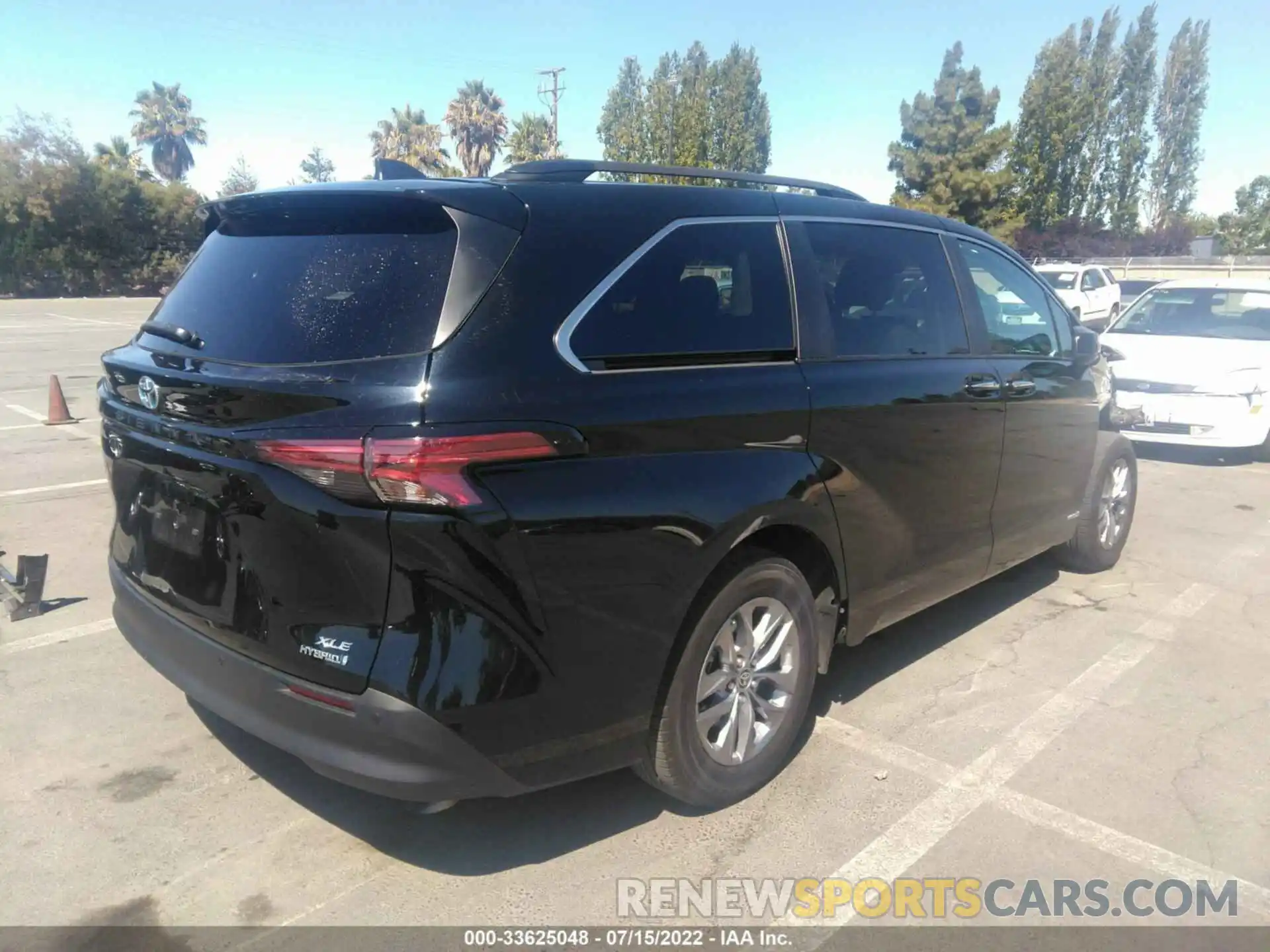 4 Photograph of a damaged car 5TDJRKEC6MS030437 TOYOTA SIENNA 2021