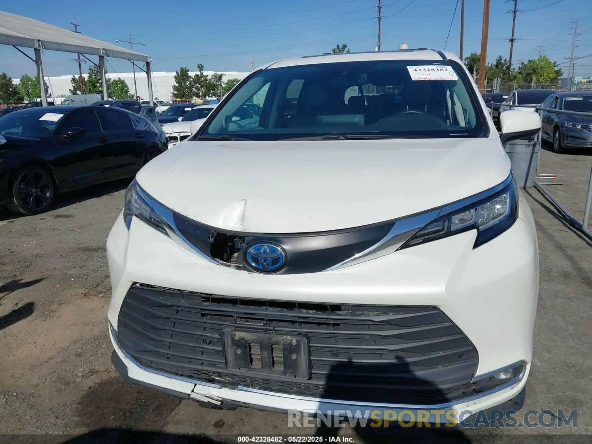12 Photograph of a damaged car 5TDJRKEC7MS009306 TOYOTA SIENNA 2021