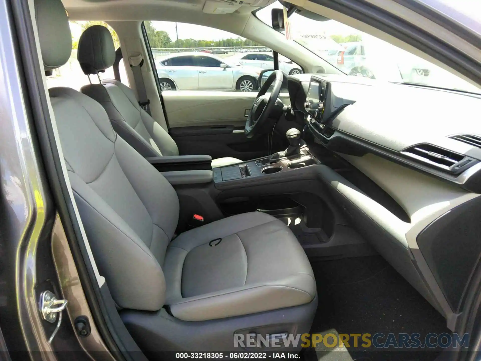 4 Photograph of a damaged car 5TDJRKEC8MS002526 TOYOTA SIENNA 2021