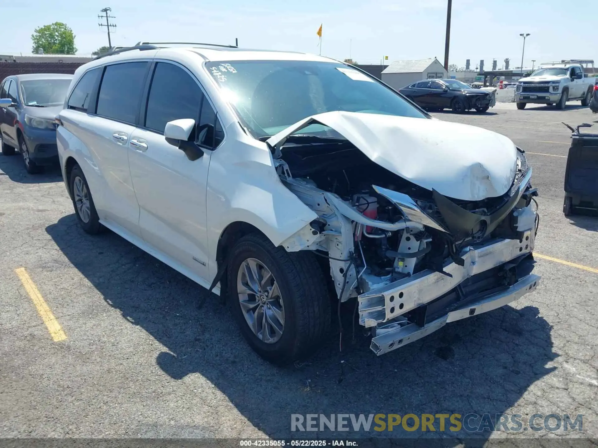 1 Photograph of a damaged car 5TDJRKEC8MS032240 TOYOTA SIENNA 2021