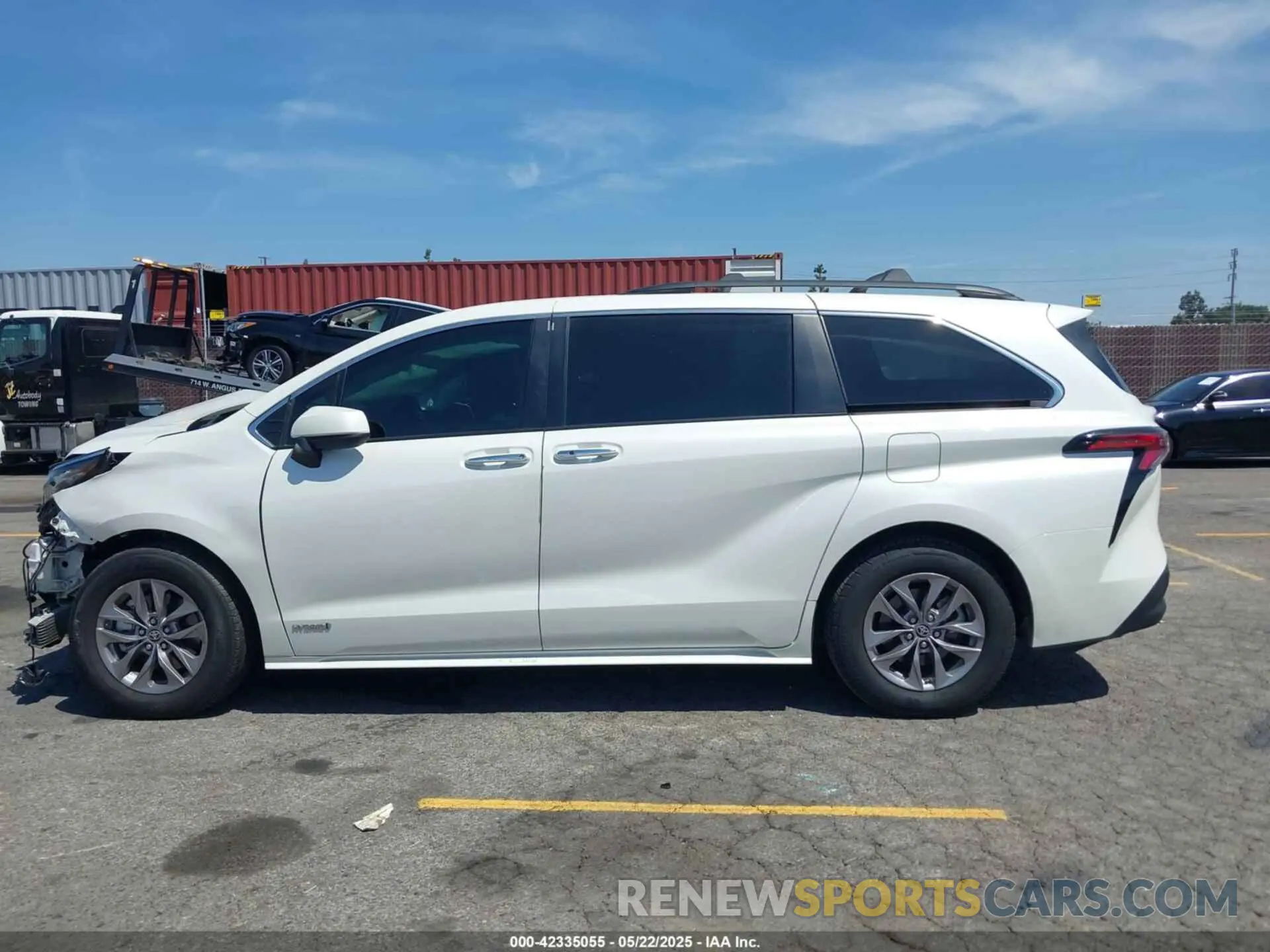 14 Photograph of a damaged car 5TDJRKEC8MS032240 TOYOTA SIENNA 2021