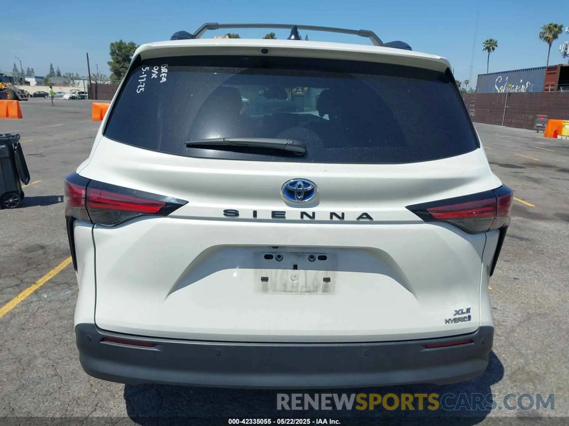 16 Photograph of a damaged car 5TDJRKEC8MS032240 TOYOTA SIENNA 2021